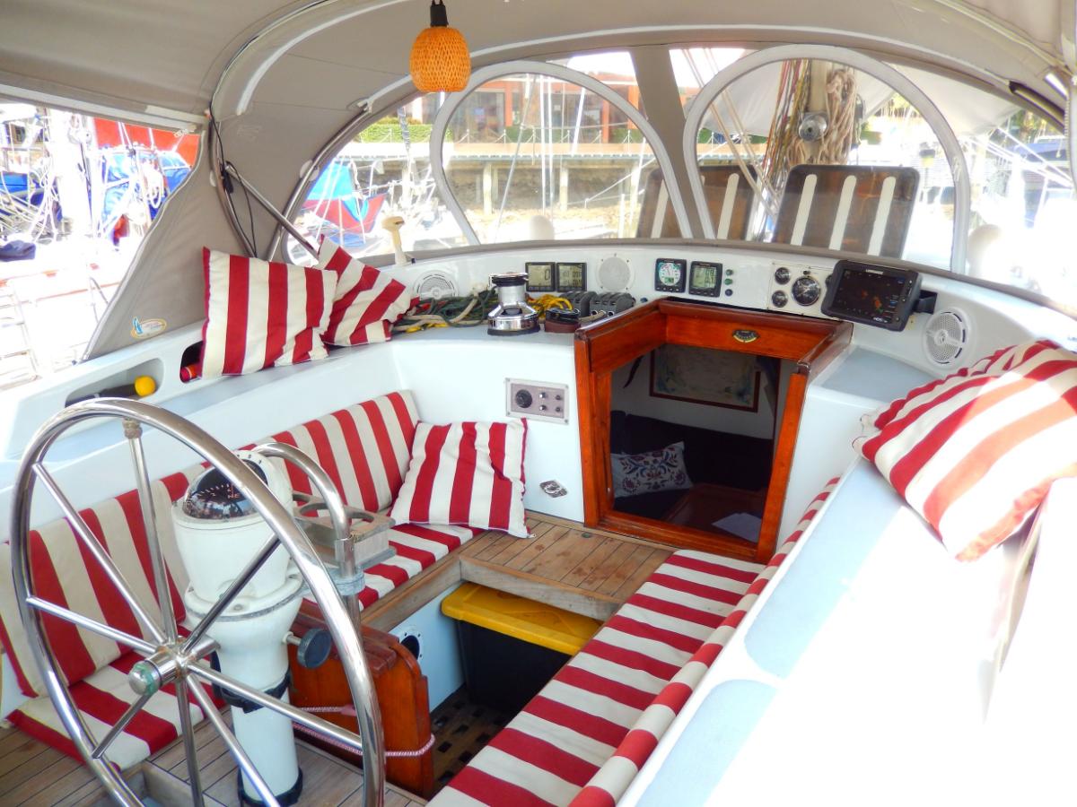 Centre Cockpit