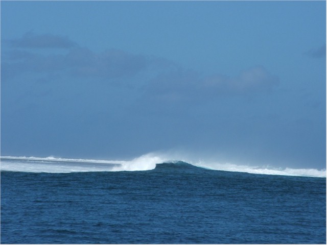The surf at the pass where Kon Tiki 2 needs to enter Raiatea.