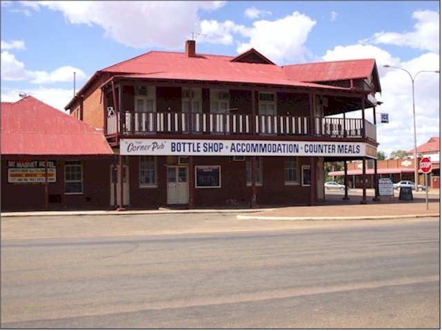 The goldmining town of Mt Magnet with its magnificent old pub.
