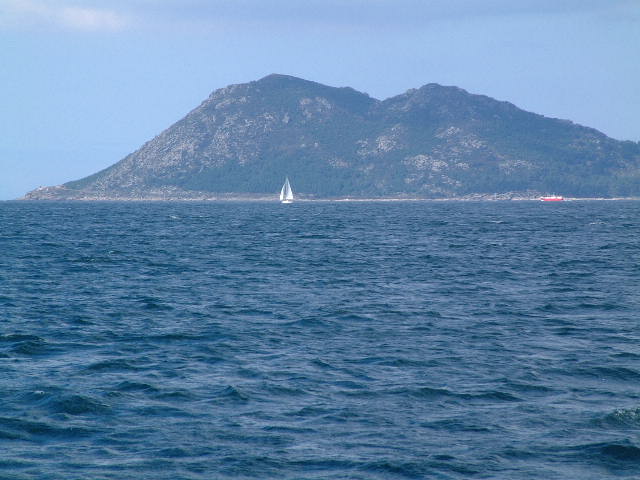 Tadorna sailing in the Ria de Arosa.