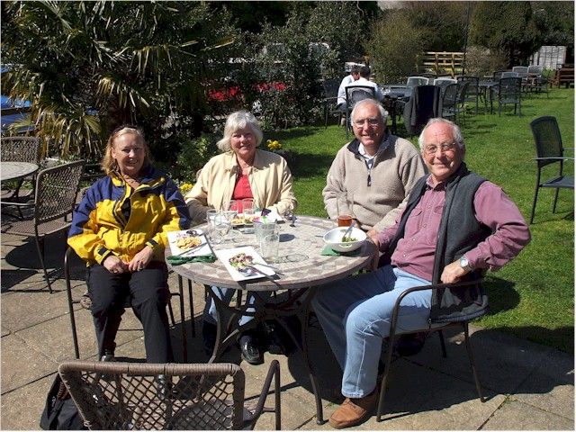 
Another pub lunch, this time with Jill & Mike, more ex-cruiser friends who helped with advice!
