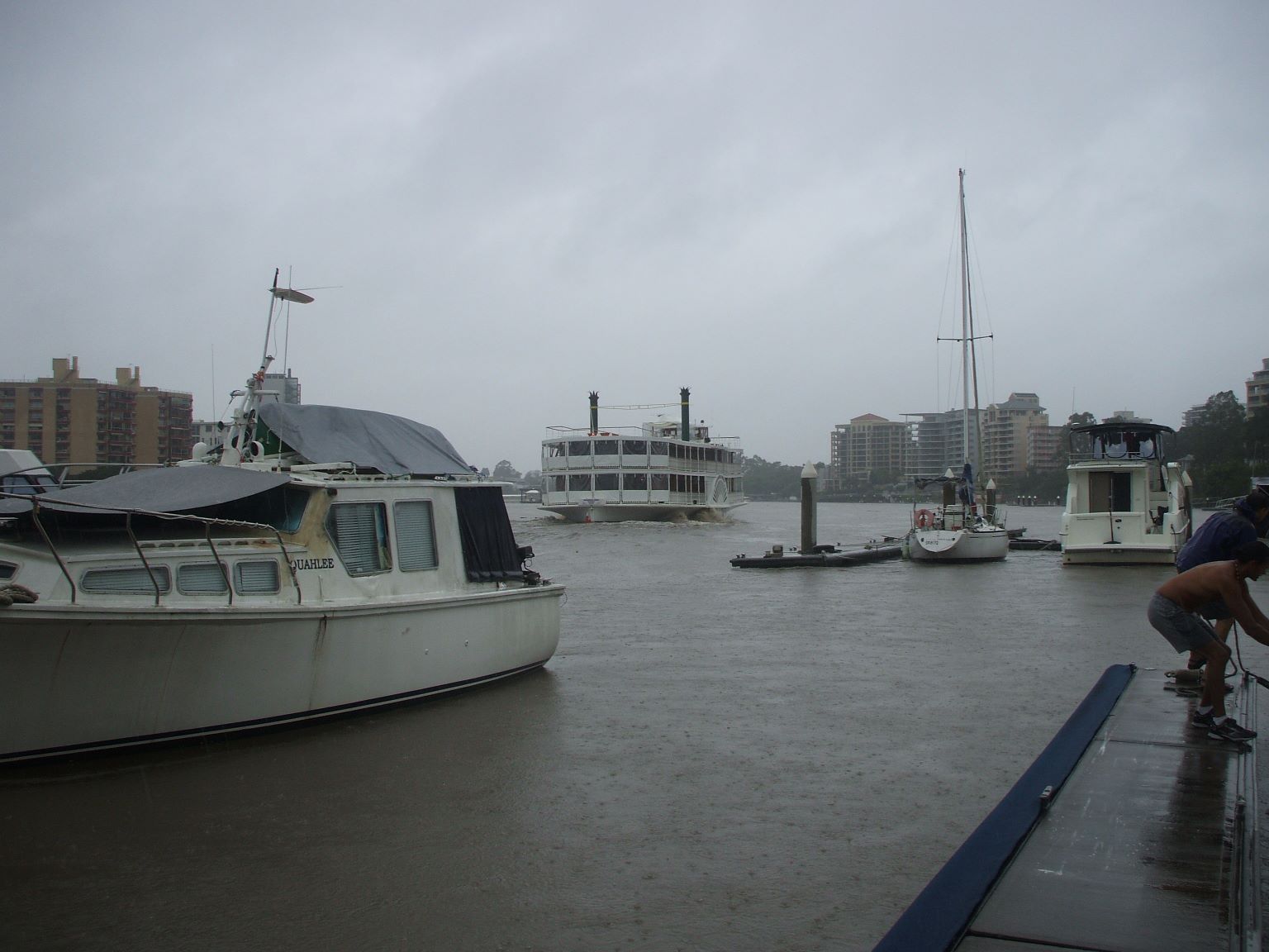 The paddle steamers 'surfed' down the river to safe anchorage.