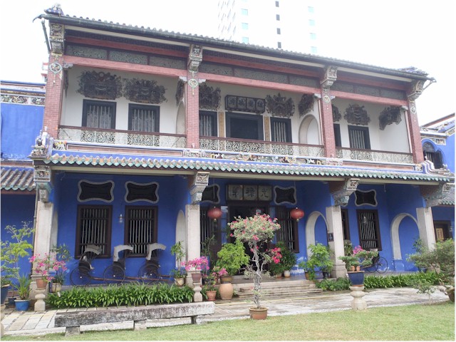 The wedding was being held at the famous Cheong Fatt Tze Mansion.

