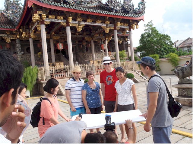 Rob, his mother, Yngve (Jas' Norwegian brother-in-law) & Jas are filmed for a Korean food company! Great fun!
