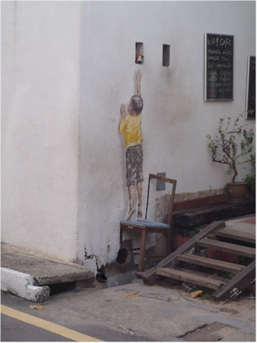 Amazing 'trompe l'oeil' paintings on the streets...
