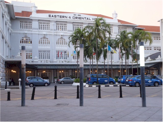 We finish up for sundowners at the colonial Eastern & Oriental Hotel...
