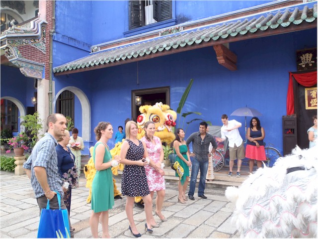 Then its outside for the lion dancers...
