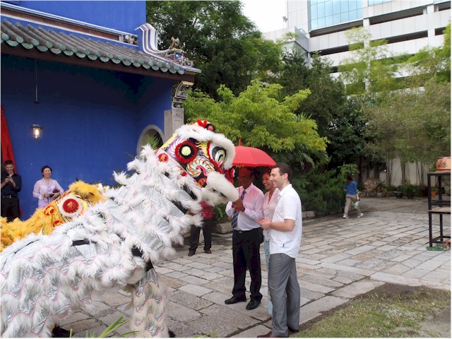 Then its outside for the lion dancers...
