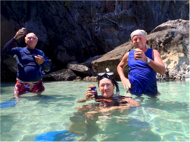 ... but nothing can compete with an island to oneself! Roz and Kev from Santana are great cruising campanions!
