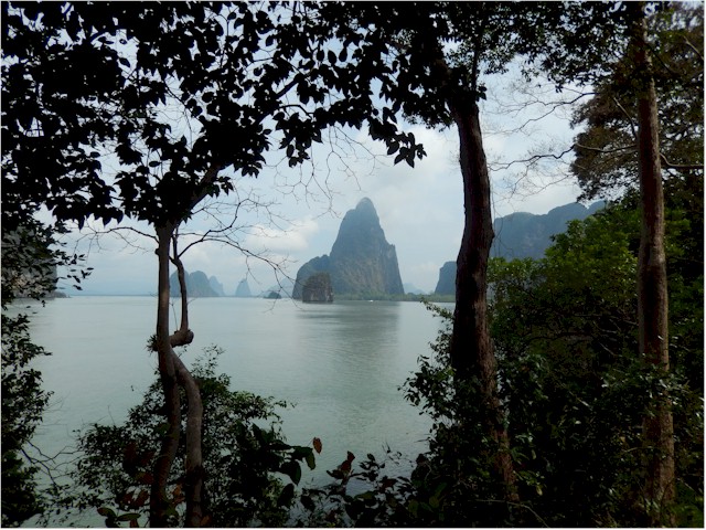 We decide to explore Phang Nga Bay (to the east of Phuket) in anticipation of a visit by Christine's niece Pippa and her son Xavier in a couple of weeks...
