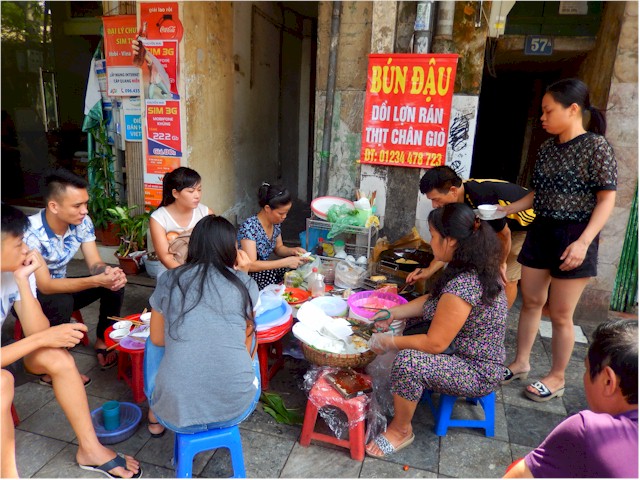 
Hanoi is famous for its Bun Cha (BBQ pork) and stalls are everywhere. This one was obviously well regarded!
