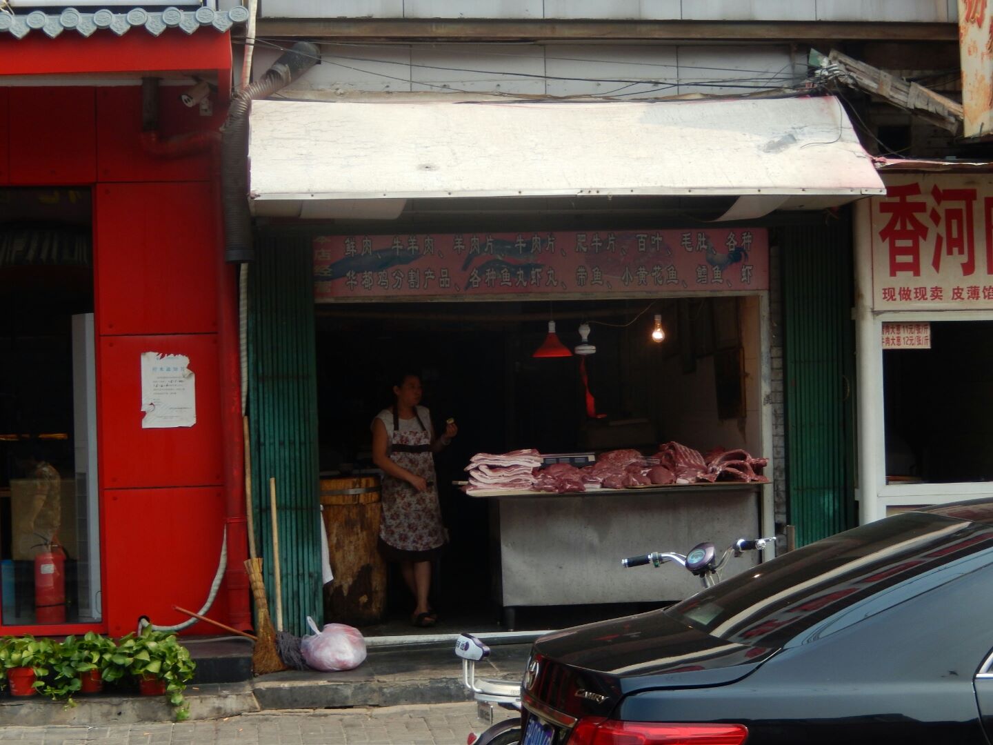 
The street where our hotel was located had wonderful stalls - fresh meat.