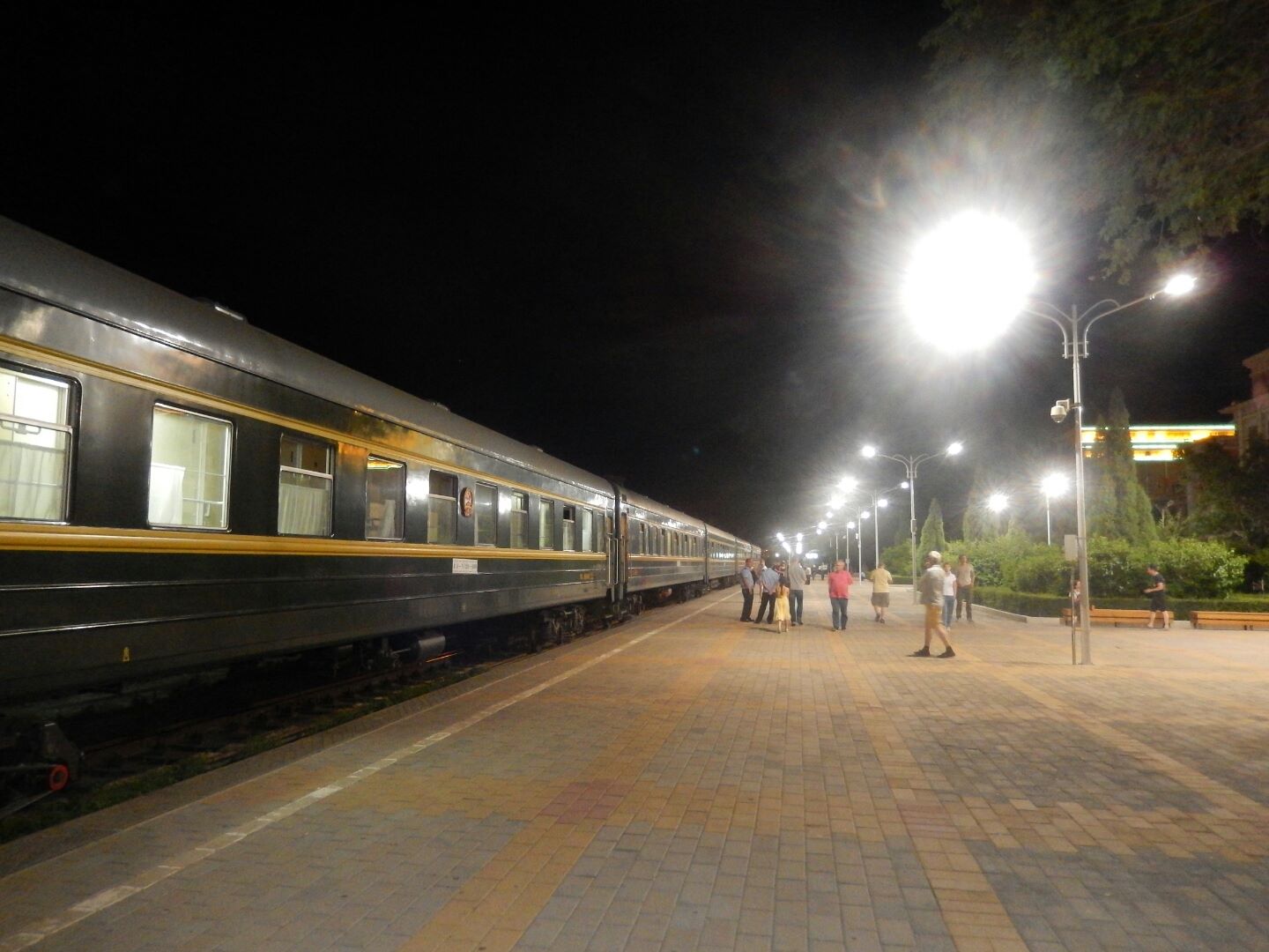 The train arrives at the China-Mongolia border at around midnight.
