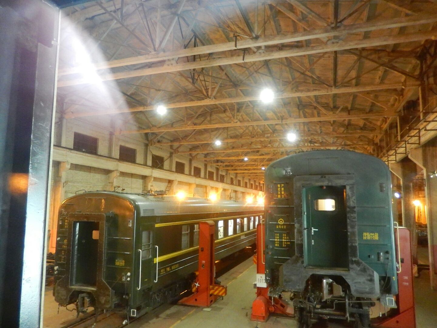 You can see the height difference once the carriage has been raised.
