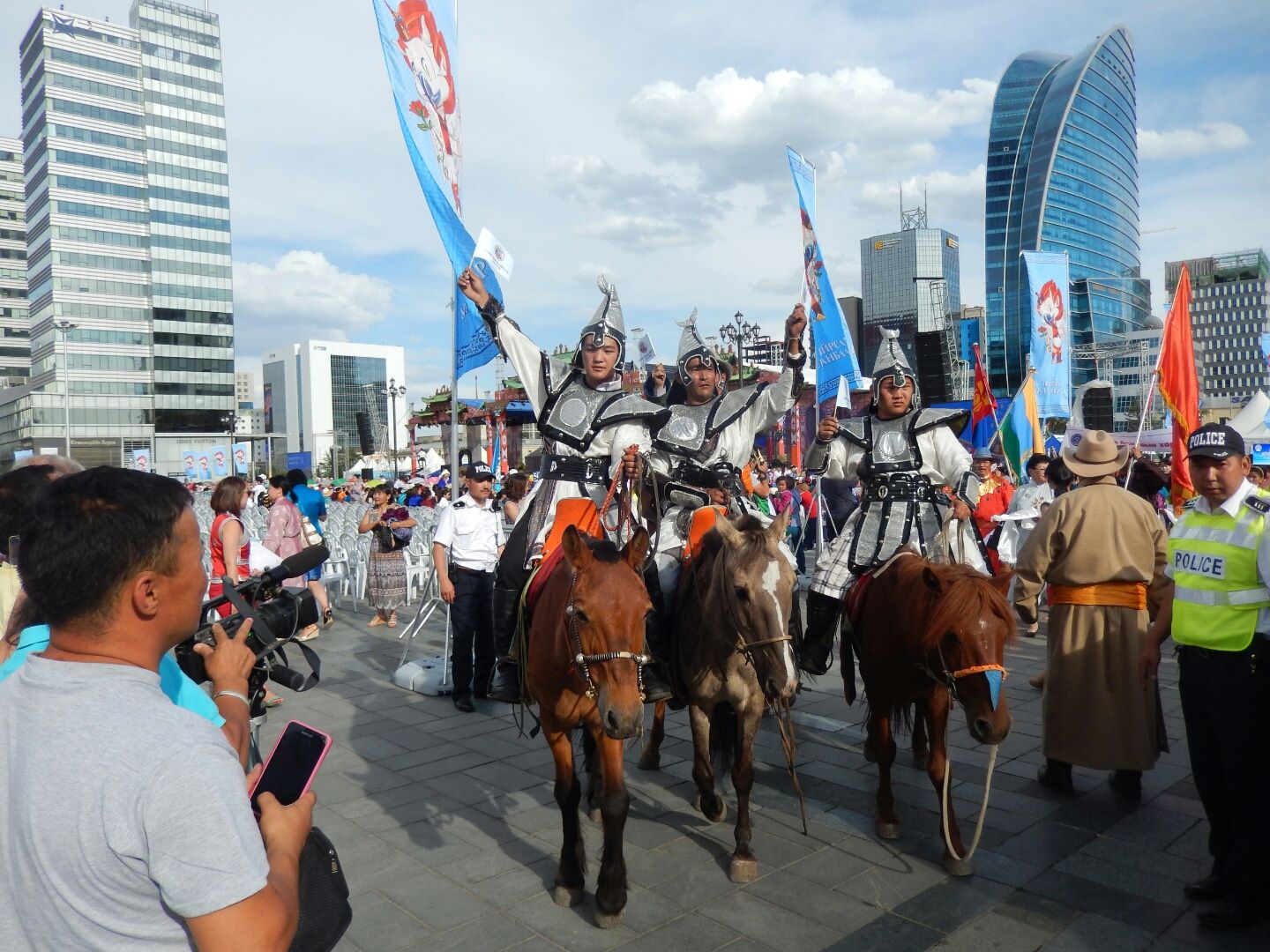 
A parade of people representing their towns - and their traditional costumes...
