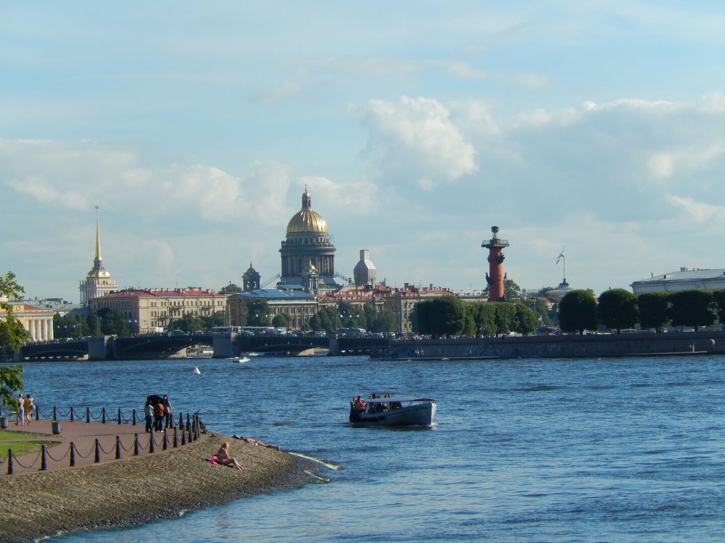 Another view across the river towards Admiralty Building and St Isaac's Cathedral.
