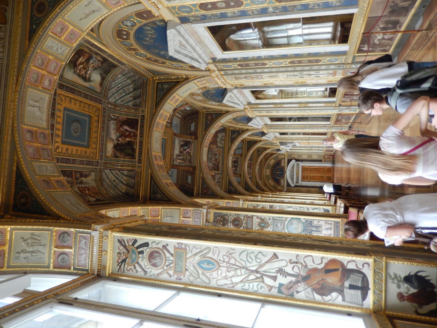 Raphael Loggia...
