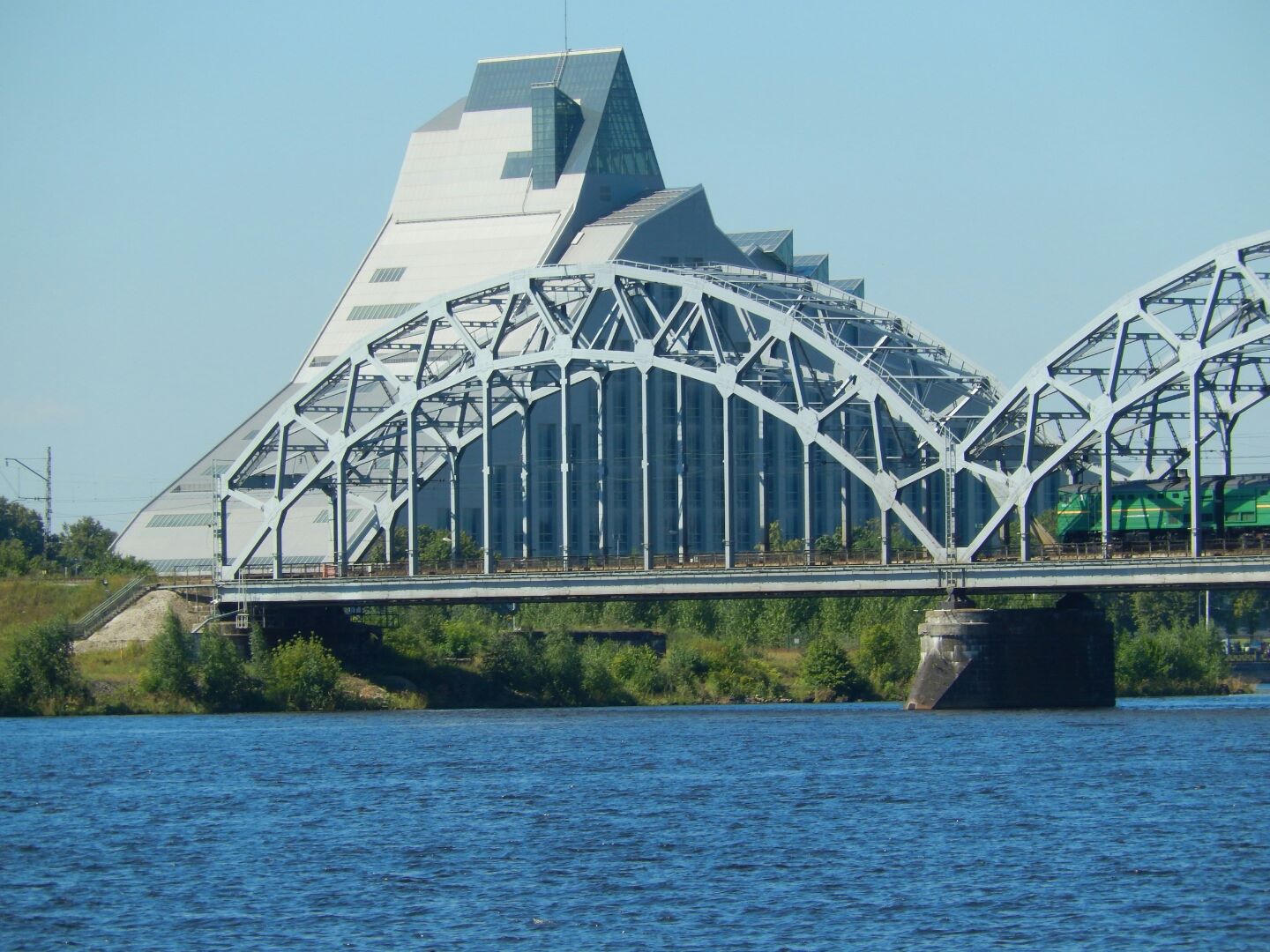 ... with the ultra-modern National Library building beyond.
