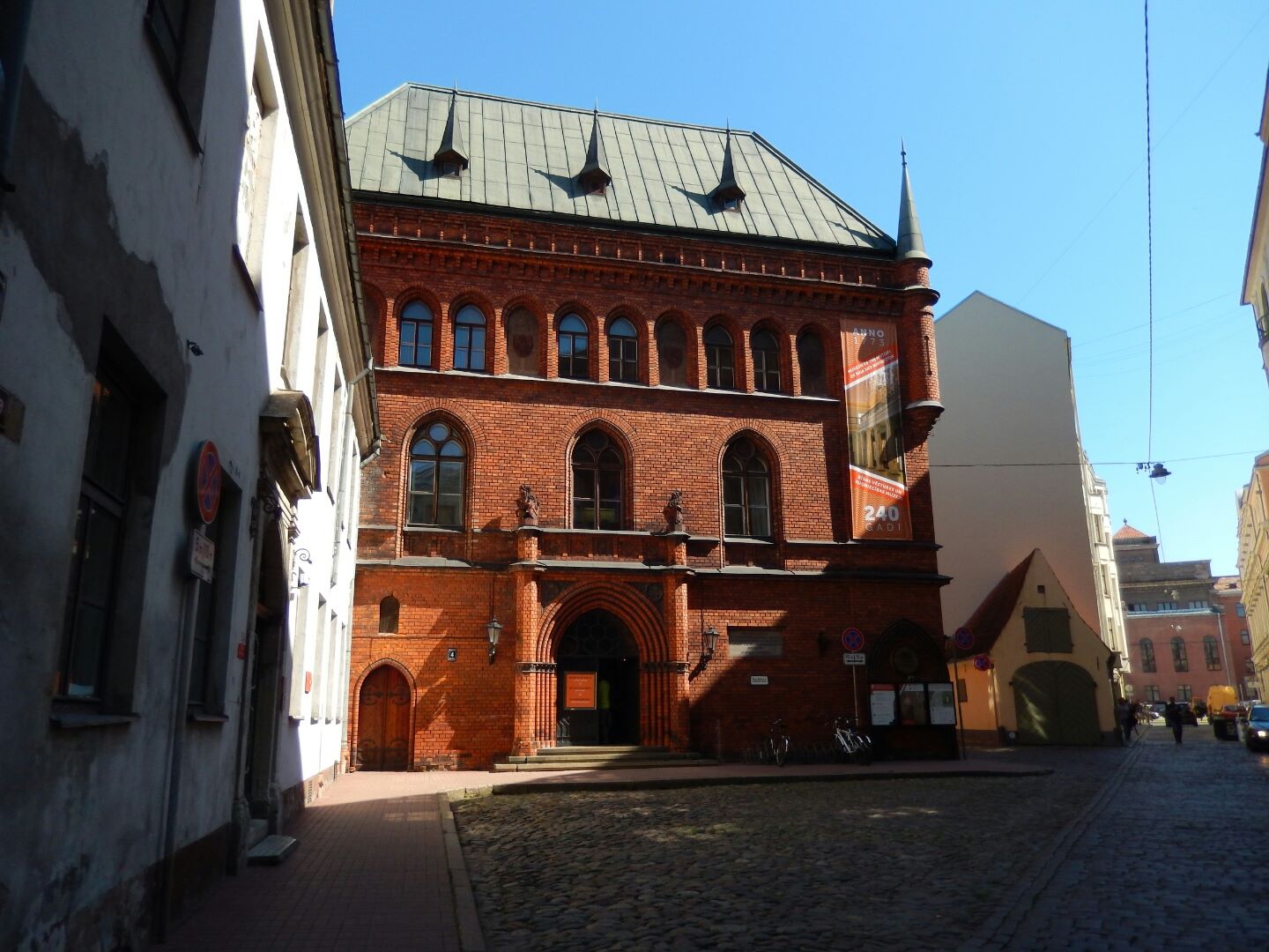 Another example of contrasting architectural styles.
