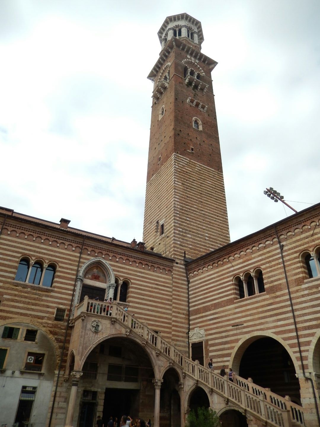 Palazzo della Ragione is a majestic building located between the charming Piazza delle Erbe and Piazza dei Signori, and has always been the pulsing heart of the city.
