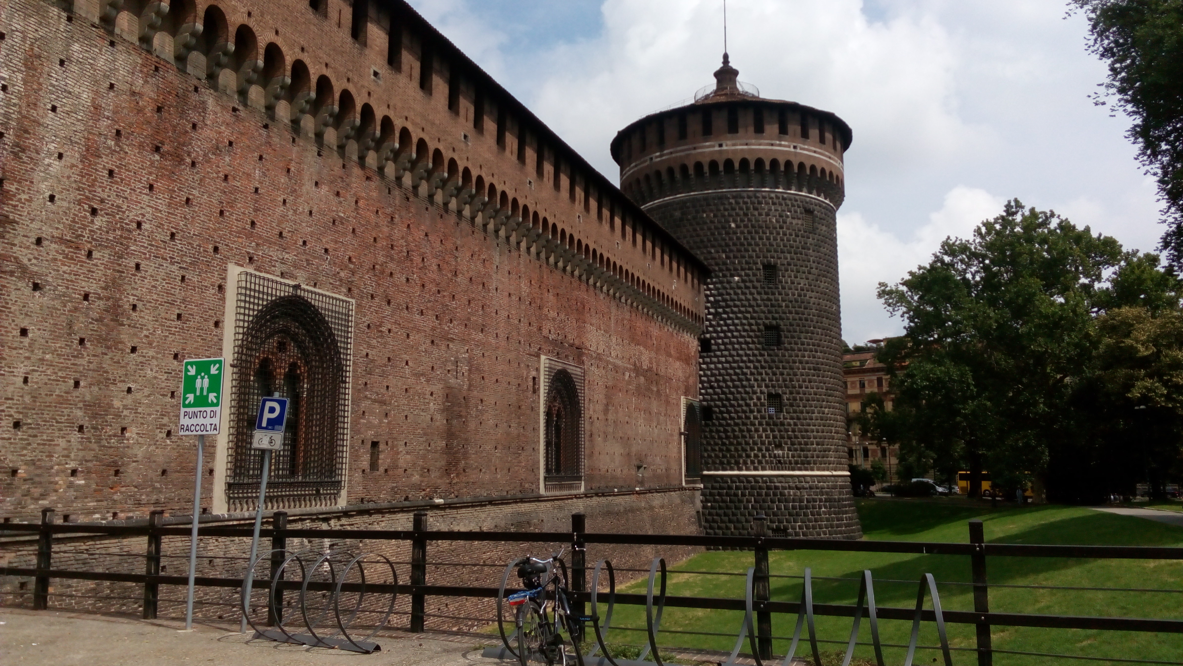 Throughout its history, the castle was destroyed and built up again modified.
