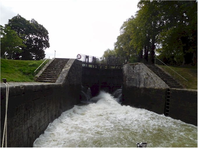 Once inside, the water rushes in to fill the lock (going up, that is!).
