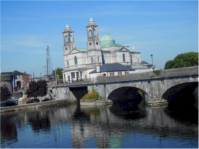 Pretty bridge over the River Shannon at Athlone.